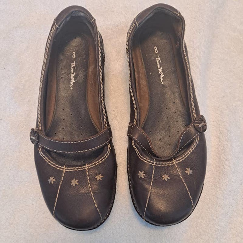 Thom McAn Mary Jane Loafer Topstitching Brown Tan Almond Toe Hook n Loop Comfy